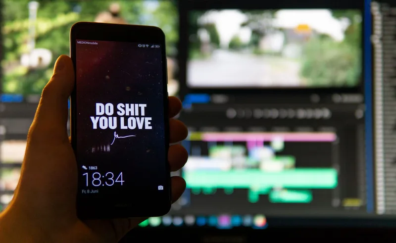 TikTok Duet layout selection screen showing four layout options on a smartphone display
